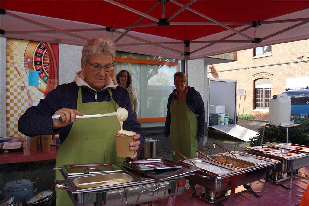 Auch der Kartoffelstampf der Landfrauen war sehr beliebt. Sie boten ihn mit verschiedenen Toppings wie Röstzwiebeln oder Kräuterquark an
