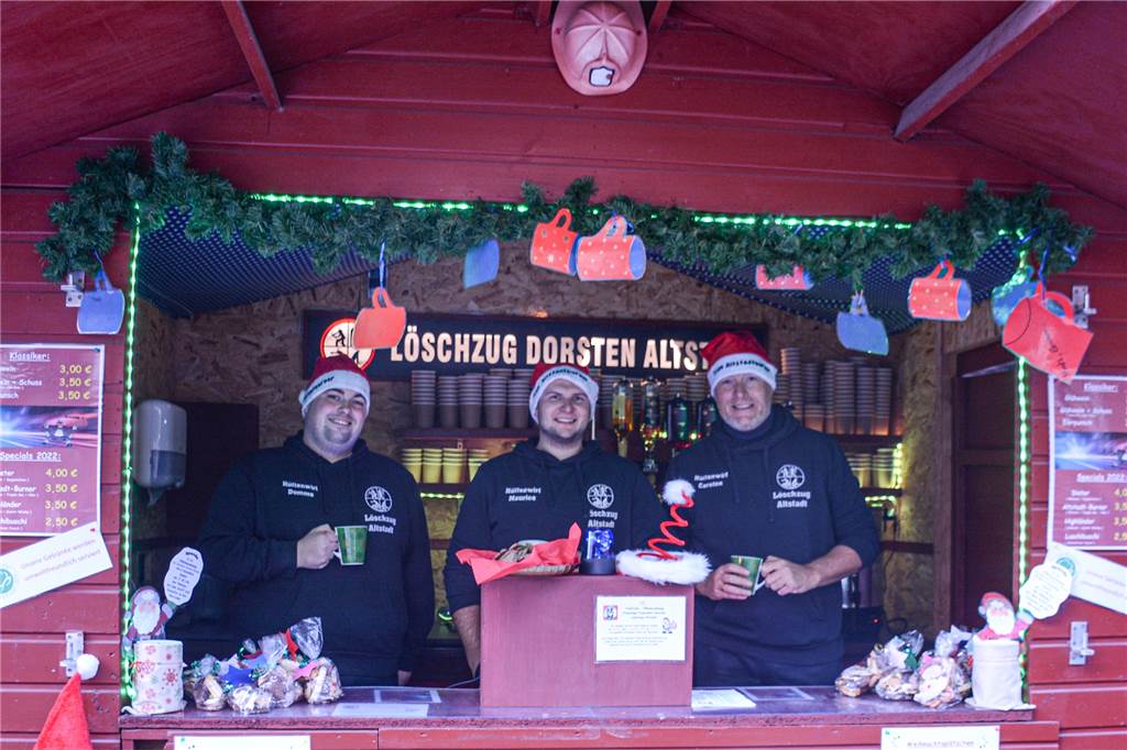 Verwirrung um Name - gibt es doch Katharinen- und Nikolausmarkt? Feuerwehrmänner verkaufen Glühwein