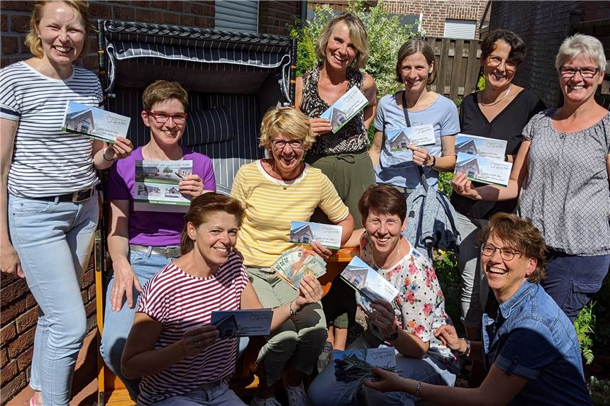 Auch der Rhader Frauenstammtisch „Ziemlich beste Freunde" beteiligt sich an der Erler Bürgergenossenschaft.