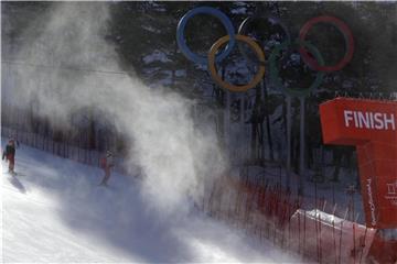 Auch der Riesenslalom der Damen ist wegen starken Winds abgesagt worden. Foto: Michael Probst