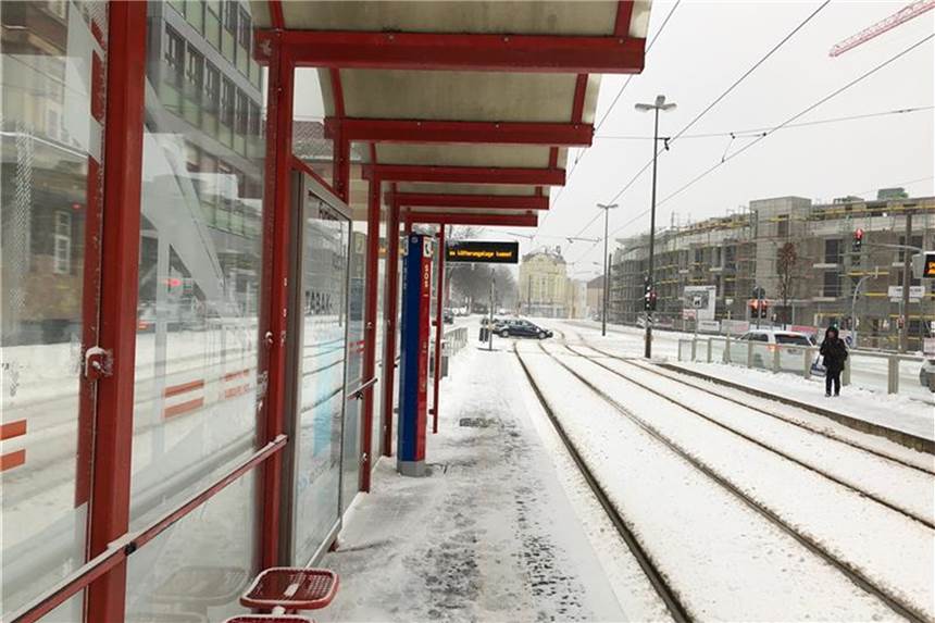 Wintereinbruch bremst auch ÖPNV in Dortmund aus Auch der Stadtbahnverkehr in Dortmund liegt am Sonntag teilweise still.