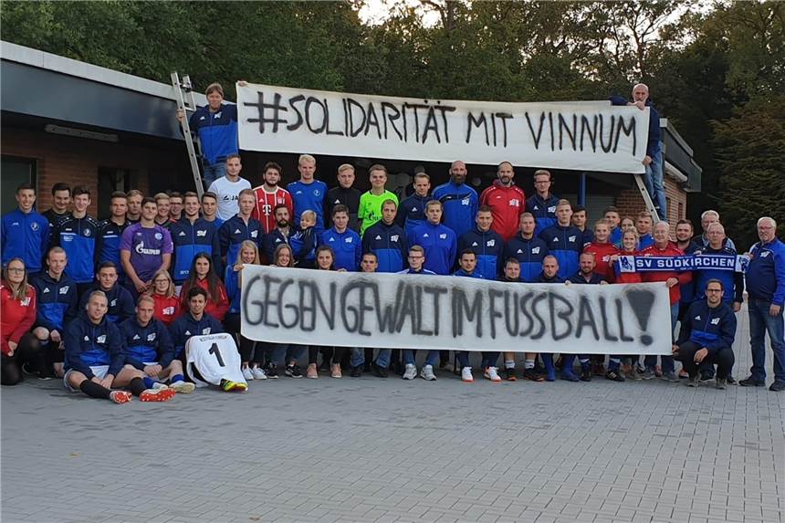 Immer mehr Vereine solidarisieren sich nach der Massenschlägerei mit Westfalia Vinnum Auch der SV Südkirchen hat mittlerweile ein Zeichen gegen Gewalt im Fußball gesetzt.