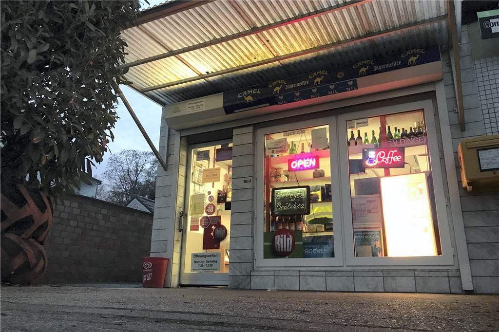 Die Lichter der Dingener Trinkhalle Ralf Krämer gehen für immer aus Auch der Versuch, die Öffnungszeiten der Trinkhalle zu reduzieren, hat nichts genützt.