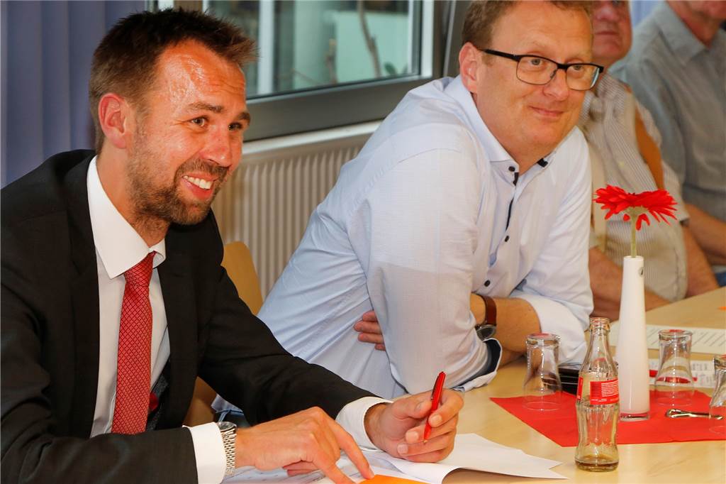 SPD-Chef: „Rüdiger Weiß hat einen großen politischen Fehler gemacht“ Auch der Vorsitzende des SPD-Stadtverbandes, André Rocholl, meint, dass Rüdiger Weiß einen Fehler gemacht hat.