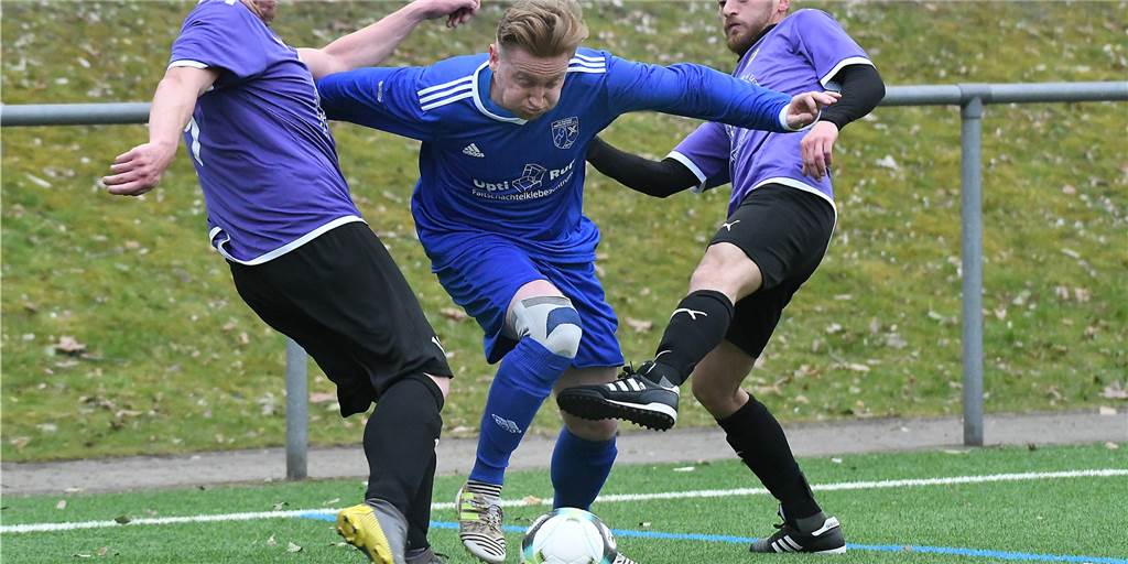 Das „Projekt U23“ von Wacker Obercastrop hat kein Happy End Auch der Wacker-Vorsitzende (Mitte) hängte sich rein, damit die Dritte Mannschaft aus der Kreisliga C in die Kreisliga B aufsteigt.