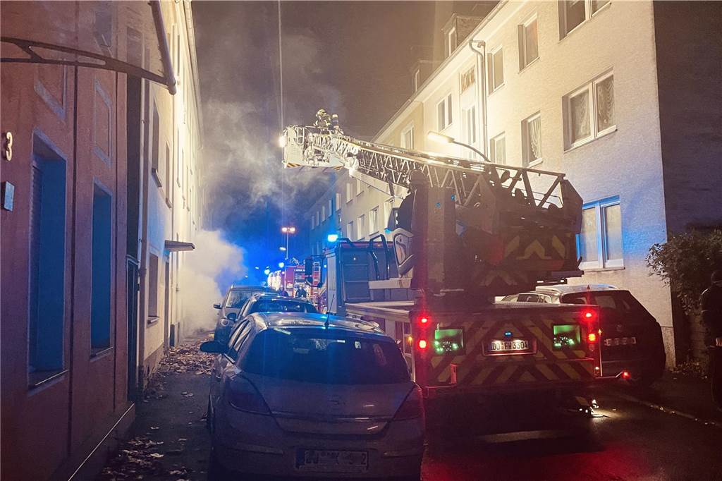 Brandserie in Dortmund: Verdächtige gesteht drei Taten - auch das Feuer in Chicos Haus Auch die Brandstiftung an der Cheruskerstraße in Hörde mit zwei Verletzten hat die Verdächtige gestanden.