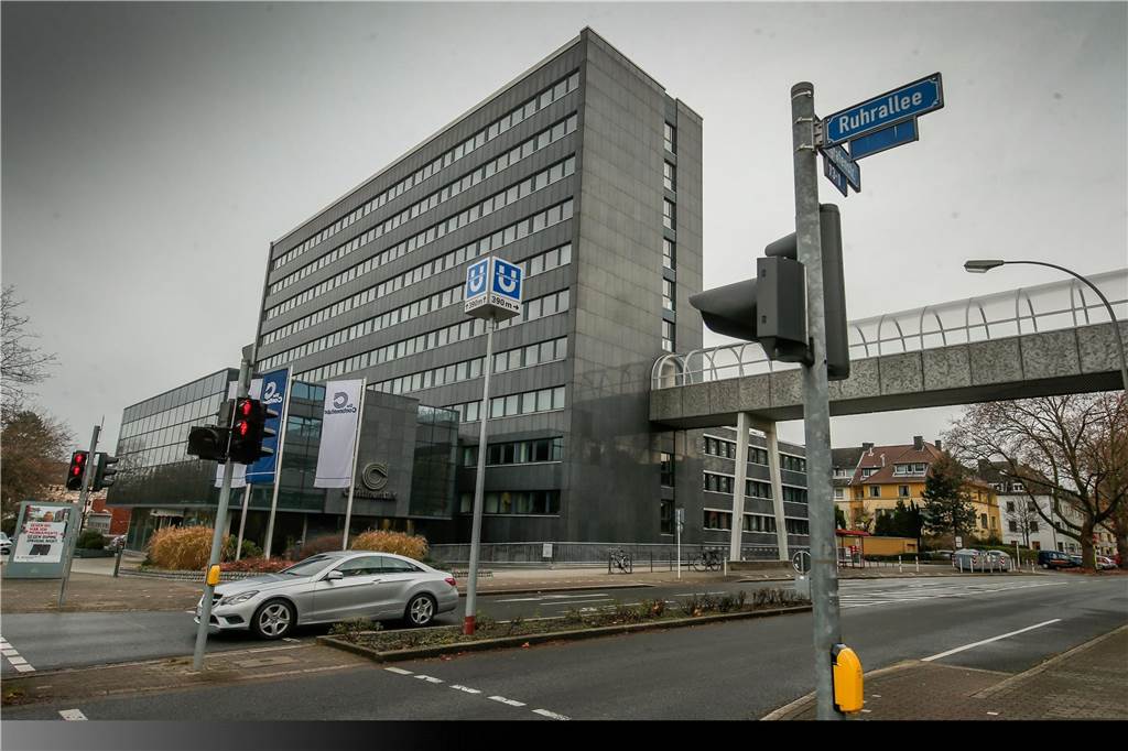 Signal Iduna investierte fast eine Milliarde Euro bei René Benko Auch die Continentale Versicherungsgruppe - hier der Firmensitz an der Ruhrallee in Dortmund - hat Geld an den jetzt wankenden Signa-Konzern des österreichischen Investors René Benko verliehen.