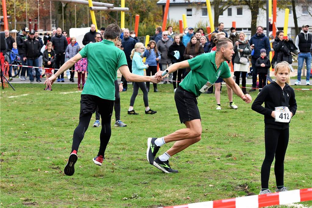 Im Dorstener Bürgerpark geht’s wieder cross und quer: 12. Sparkassen Cross des LT Dorsten Wechsel bei der Cross-Staffel beim Dorstener Sparkassen Cross