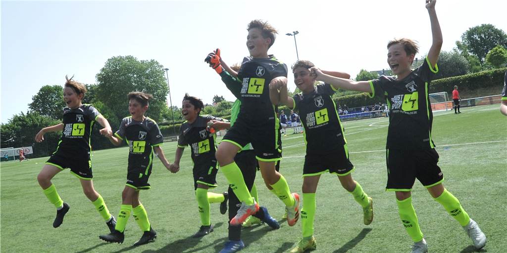 Alle Stadtmeister stehen fest: Eine Entscheidung fällt in der dritten Minute der Nachspielzeit Auch die E-Junioren der SG Castrop konnten sich über den Gewinn eines Stadtmeister-Titels freuen.