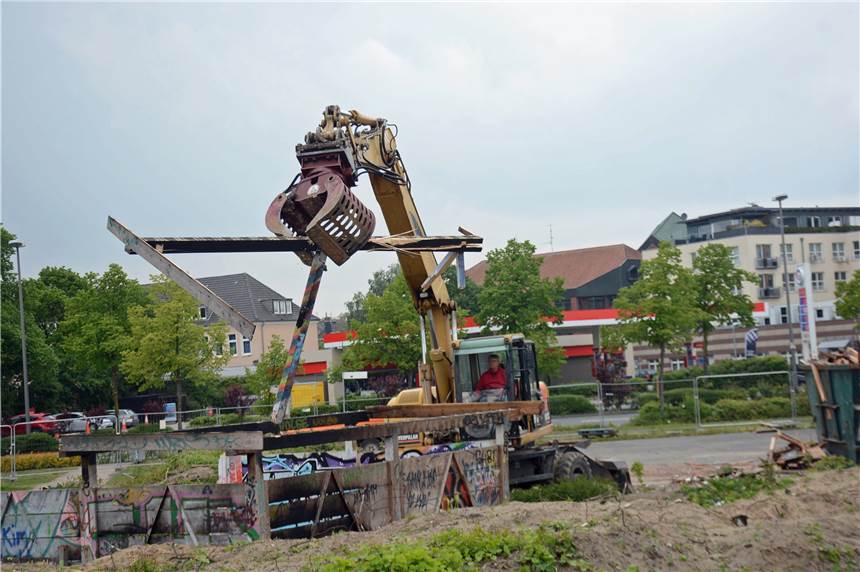 Reste von alter Skateranlage und Jugendhütte am Treffpunkt Altstadt in Dorsten abgerissen Auch die ehemalige Jugendhütte wurde platt gemacht.