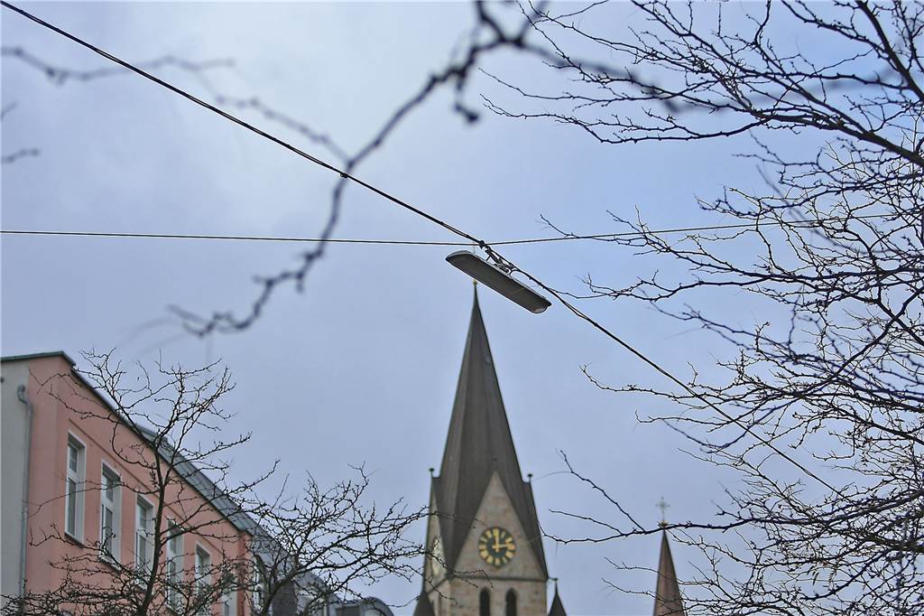 Erst 300 von 8000 Straßenleuchten in Castrop-Rauxel auf LED umgerüstet Auch die fast schon historisch zu nennenden Seilleuchten in Castrop-Rauxel sollen endlich erneuert werden.