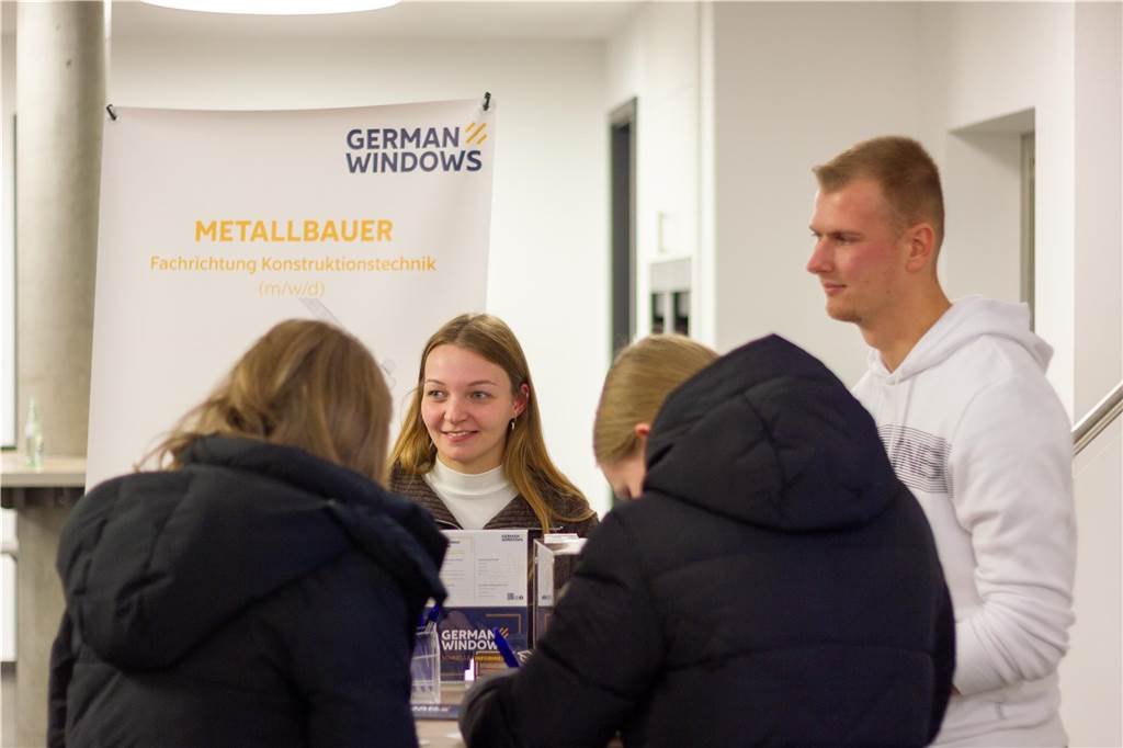 Traumberuf finden : 13 Unternehmen beteiligen sich an der Nacht der Ausbildung Männer und Frauen