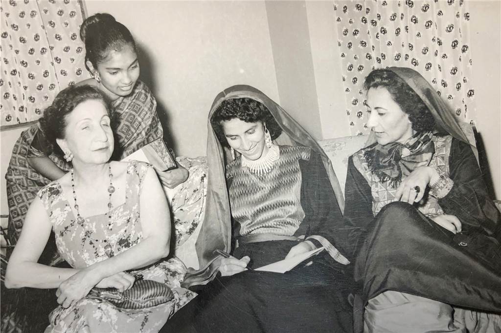 Halternerin Latifa Saljuki zurück aus Afghanistan: Tränen und Freude Auch die Frauen - hier Verwandte von Latifa Saljuki - arbeiteten in hochangesehenen Berufen und waren sehr westlich orientiert.