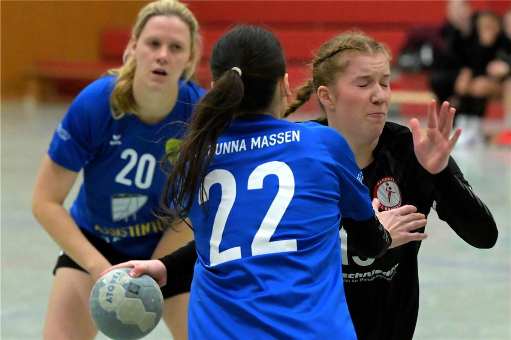 Auch die Handballerinnen des VfL Brambauer starteten ins neue Jahr. Sie trafen auf die SGH Unna-Massen.