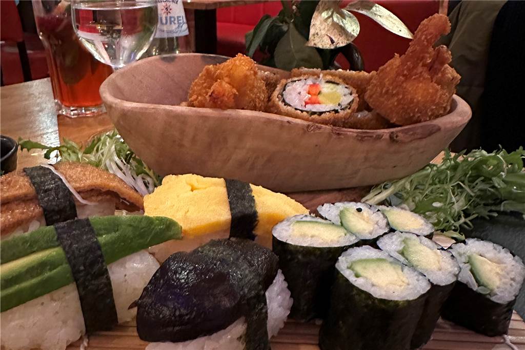Das „Huong Sen“ im Restaurant-Check: Traumhaft angerichtete asiatische Leckereien Auch die Hauptspeise ist sehr schön angerichtet und bietet eine große Auswahl