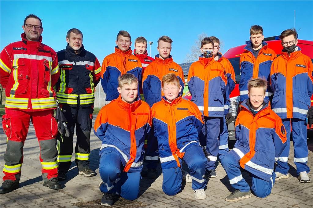 Mit Video: Umwelttag – „Was die Leute wegschmeißen, ist doch irre“ Auch die Heeker Jugendfeuerwehr war dabei und hat fleißig Müll gesammelt.