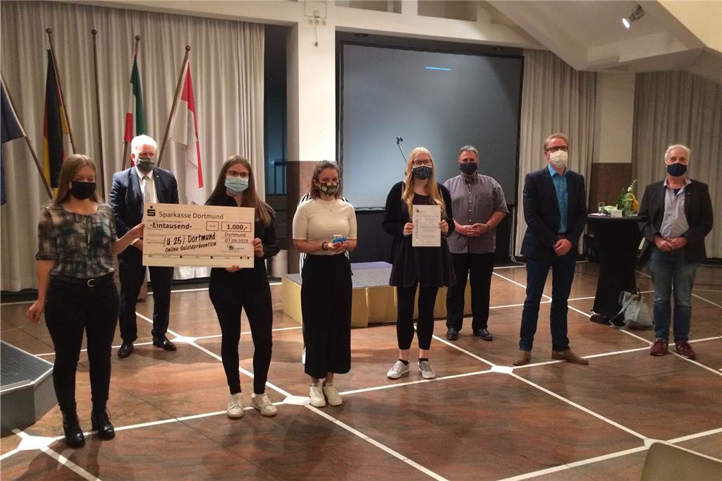 Mehrere Organisationen für ihr ehrenamtliches Engagement ausgezeichnet Auch die jungen Gesichter von der Online-Suizidprävention wurden ausgezeichnet.