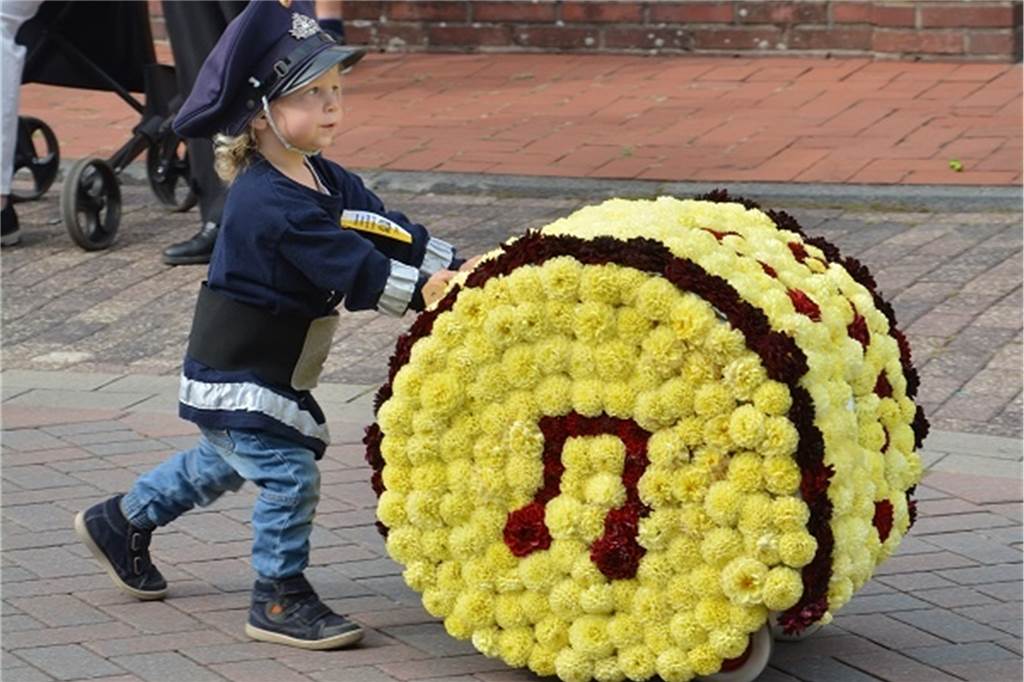 Nach Aus für den Blumenkorso: Ersatzveranstaltung soll stattfinden Auch die Kleinsten haben beim letzten Kidskorso fleißig mitgemacht.