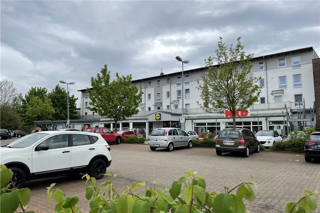 Rewe-Kaufmann Markus Teupe macht sich für bessere Busanbindung stark Auch die Lidl- und NKD-Märkte an der Bodelschwingher Straße könnten von der besseren Busanbindung profitieren.