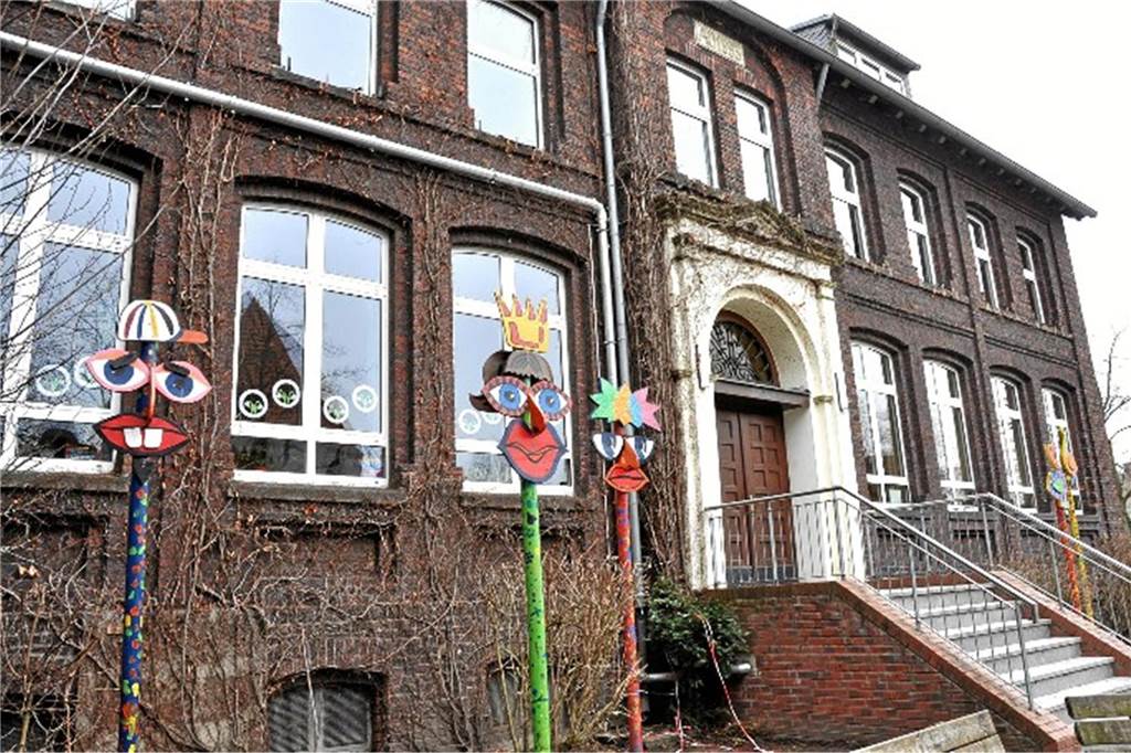 Ganztagsbetreuung in Selm: Schulerweiterungen machbar, aber wohl teuer Auch die Ludgerischule in Selm könnte per Teilabriss eines Gebäudeteils und einen größeren Anbau erweitert werden.