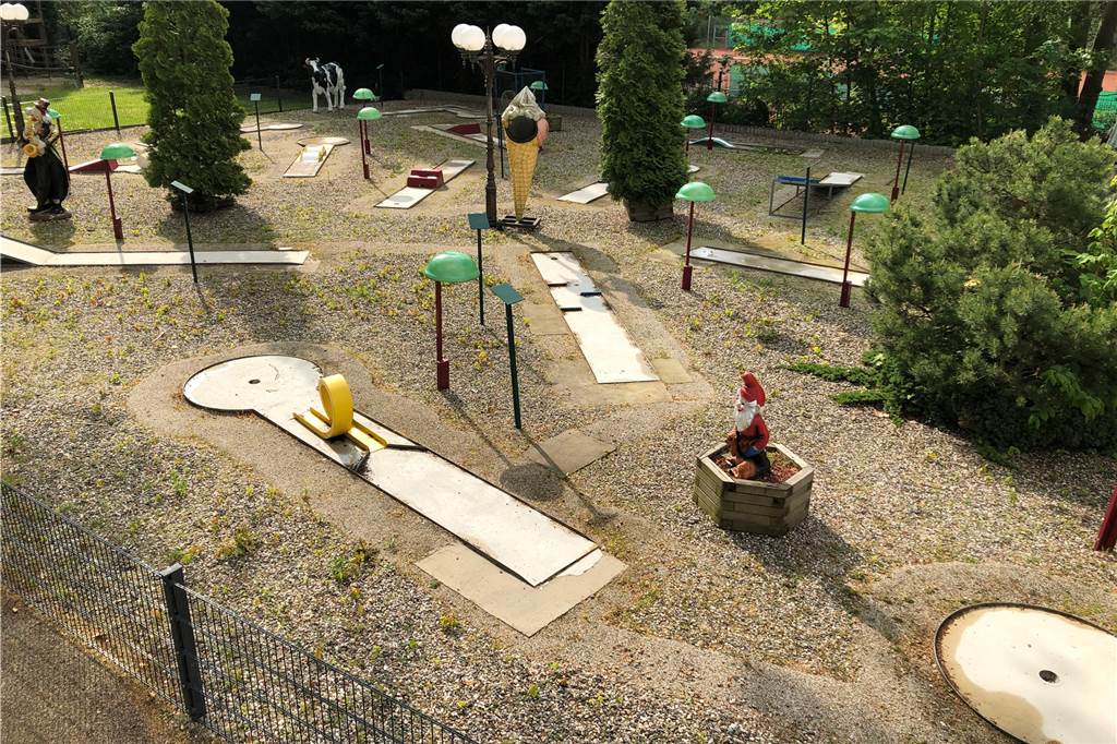 436 Sorten von handerlesenem Bier machen Restaurant im Dortmunder Westen zum Geheimtipp Auch die Minigolf-Anlage des Restaurfants ist inzwischen eröffnet.