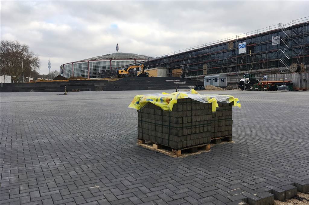 Phoenix-See, Wilo, Hauptbahnhof: So geht es auf Dortmunds größten Baustellen weiter Auch die Pflasterung des neuen Messevorplatzes läuft bereits.