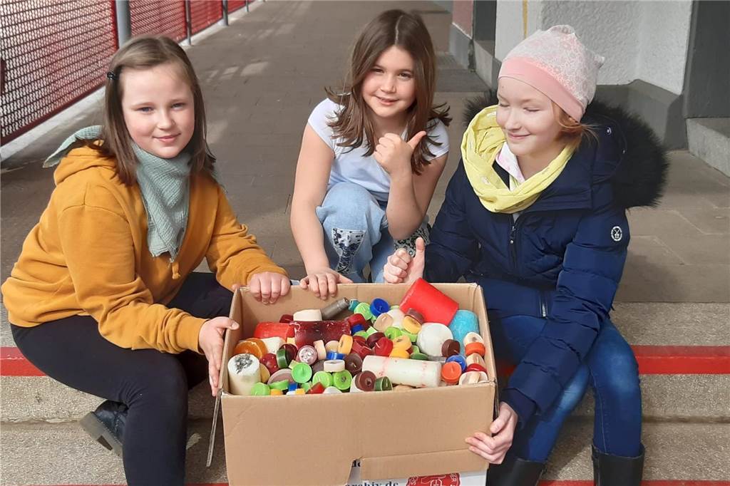 Kolpingsfamilie Kirchhellen hilft: Eine Tonne Wachs für die Ukraine Die Schülerinnen und Schüler der Bottroper Richard-Wagner-Schule sammelten mit vollem Einsatz mit.