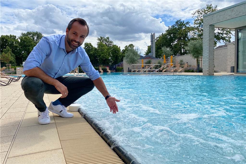 Das Solebad öffnet bald wieder - alle Infos rund um den Badbesuch Auch die Sprudelliegen in der Sole funktionieren jetzt wieder, nachdem das Bad einige Teile beim Hersteller reklamieren musste, so der kaufmännische Leiter des Solebades, Carsten Langstein.