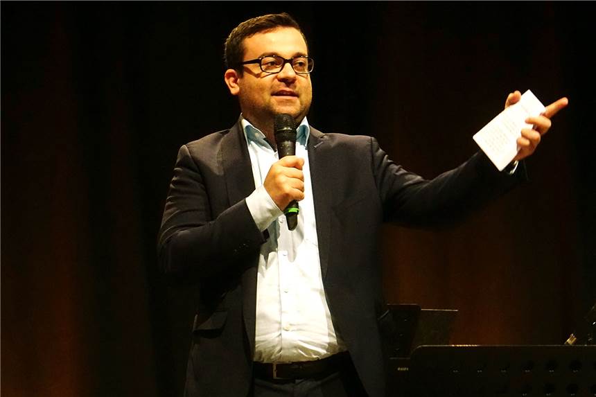 Vereine und Initiativen aus Schwerte können Antrag auf 1000 Euro vom Land stellen Auch die Stadt Schwerte selbst fördert ehrenamtliches Engagement. Hier ist Bürgermeister Dimitrios Axourgos beim Bürgerbrunch 2019 für ehrenamtlich Engagierte zu sehen.