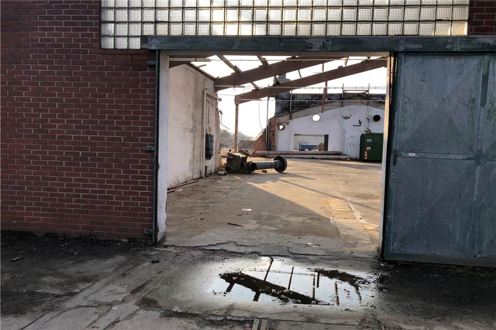 Tatort Stuhlfabrik: Spahn-Trümmer wecken schöne und bittere Erinnerungen Auch die Tage dieser Halle sind gezählt, in den nächsten Tagen fallen die letzten Mauern.