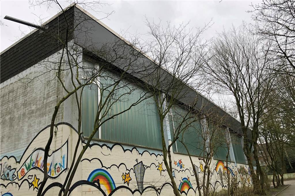 Ein kleiner Stadtteil bekommt ein komplett neues Zentrum Auch die Turnhalle wird Geschichte sein. An ihrer Stelle wird eine moderne Halle mit Extra-Übungsräumen entstehen.