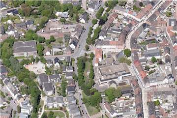 Auch die Wall- und Grabenanlage am Westwall (Bildmitte) und die städtebauliche Entwicklung im Bereich des Kleinken-Werks (Klosterstraße/Westwall/Finkennest, links im Bild)) wären möglicherweise Projekte einer zweiten Förderphase von "Wir machen Mitte".