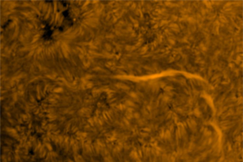 Olfener Astrofotograf gelingen beeindruckende Bilder der Sonnenfinsternis Auch diese spektakuläre Aufnahme der Sonnenoberfläche ist dem Olfener Astrofotografen am 10. Juni gelungen.