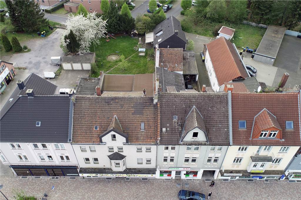 Acht Häuser an Kreisstraße werden abgerissen: War Denkmalschutz ein Thema? Auch diese vier Häuser stehen auf der Abrissliste.