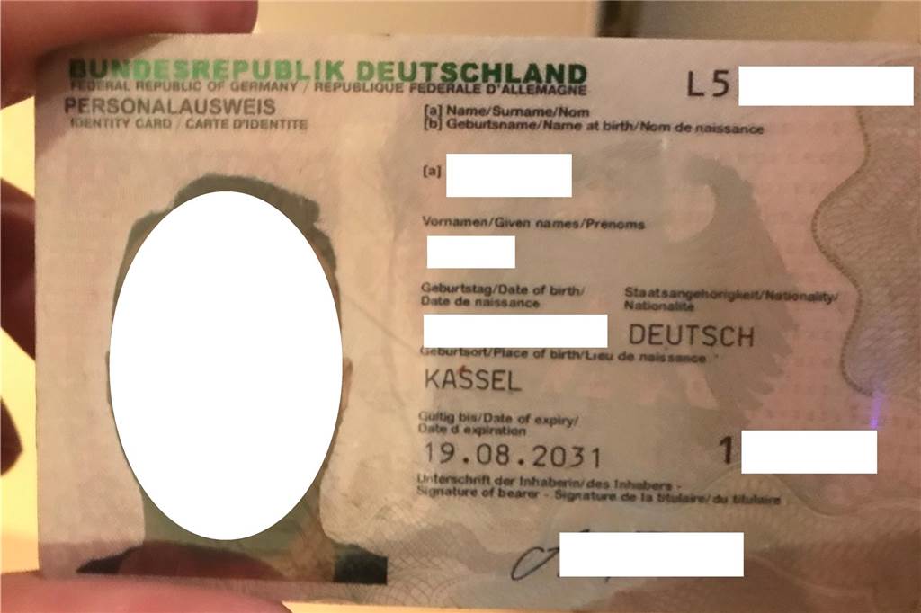 Auch dieser gefälschte Personalausweis wurde am Rande der Festnahme von "Moppel" aus Herten am 5. September 2023 von der Bundespolizei beschlagnahmt.