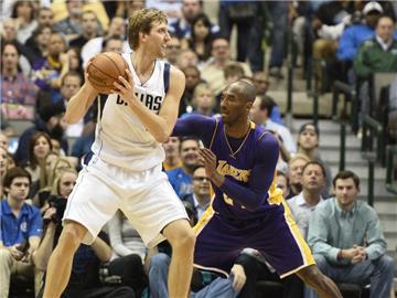 Auch Dirk Nowitzki äußerte sich zum Karriereende von Kobe Bryant. Foto: Larry W. Smith