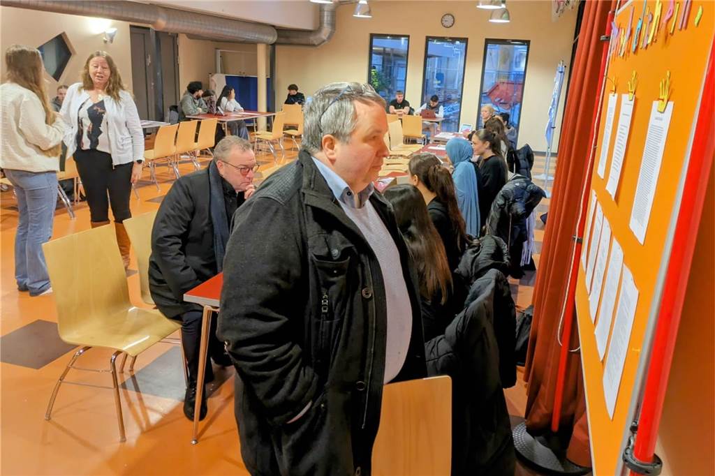 Weg des Miteinanders: Berufskolleg gegen Rassismus und Ausgrenzung Die interessante interaktive Auschwitz-Ausstellung