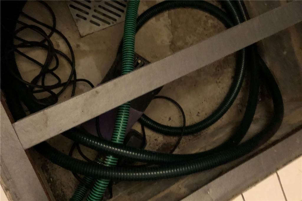 Überschwemmungs-Opfer fordert besseres Abwasserkonzept für Wickede Auch drei Pumpen gibt's mittlerweile im Haus von Heinz Möllmann. Im Ernstfall könnten sie schnell zum Einsatz gebracht werden