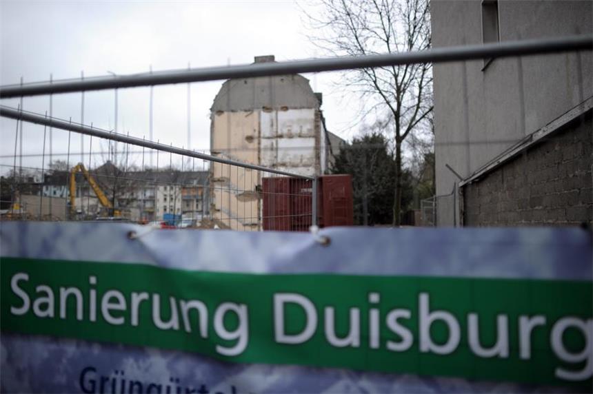 Stärkungspakt-Kommunen sparen an Leistungen Auch Duisburg nimmt am »Stärkungspakt Stadtfinanzen" teil.