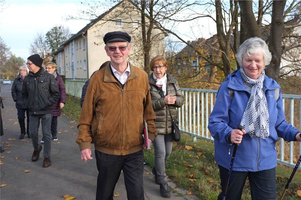 „Begegnung VorOrt“: Boule im Regen und Nostalgie in Alt-Scharnhorst Auch ein „Begegnung VorOrt“-Spaziergang durch Kirchderne stieß auf großes Interesse. Der ehemalige SPD-Ratsherr Bruno Schreurs war hier der Wanderführer