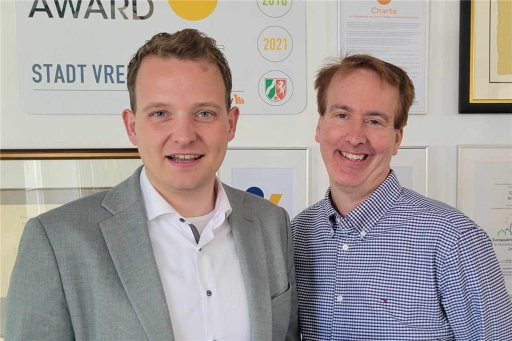 Auch ein Besuch beim Vredener Bürgermeister Dr. Tom Tenostendarp (links) war Teil der Reise von William Terwort.