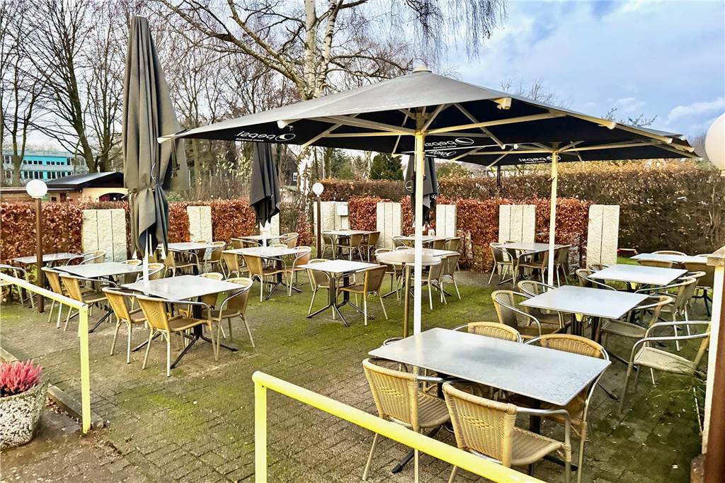 Kündigung nach 16 Jahren: Neuer Vertrag sollte alten ersetzen Biergarten in der Morgensonne.