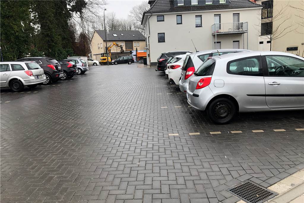 Neuer Blickfang in Husen: Sparkassen-Neubau schreitet voran Auch ein neuer Parkplatz ist hinter der Vorwerk-Bäckerei enstanden