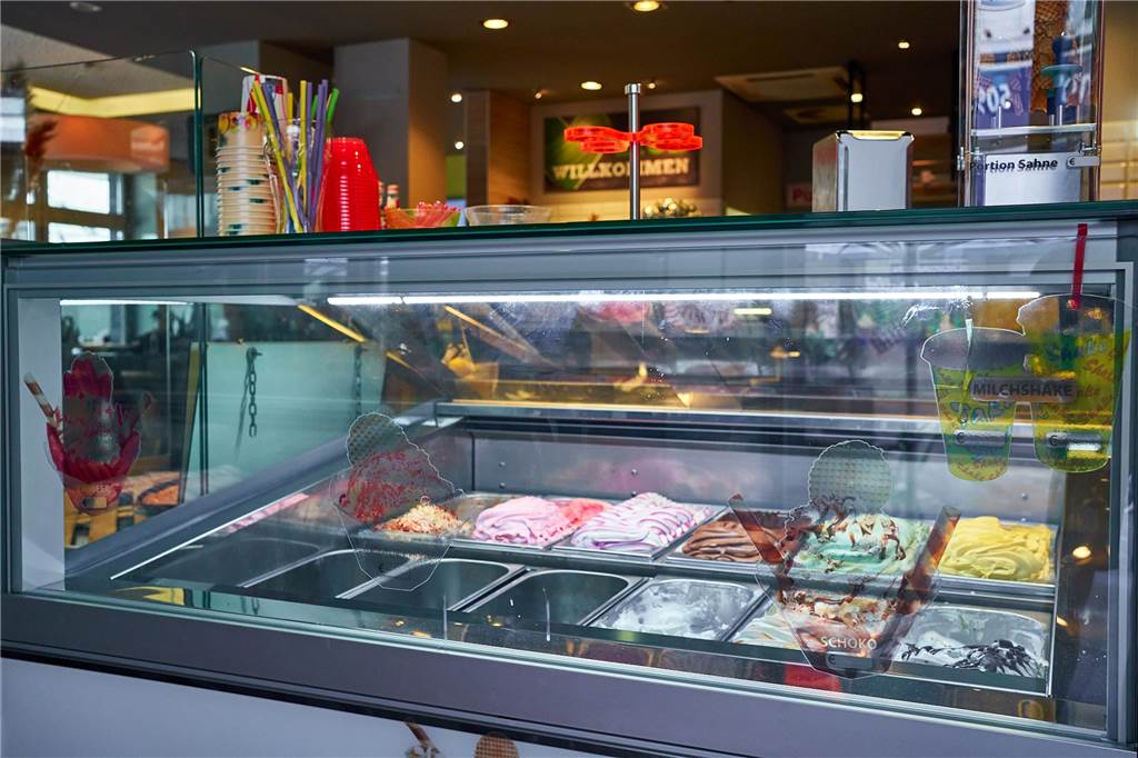 Neues Restaurant: Raimondo Buccolo (64) will den Ostenhellweg aufwerten Auch eine kleine Eistheke gibt es in den Sommermonaten.