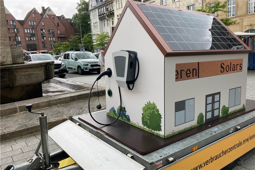 So können Castrop-Rauxeler zum Klimaschutz beitragen - und Geld sparen Auch eine Ladesäule für Elektroautos kann den eigenen Solarstrom verwenden.