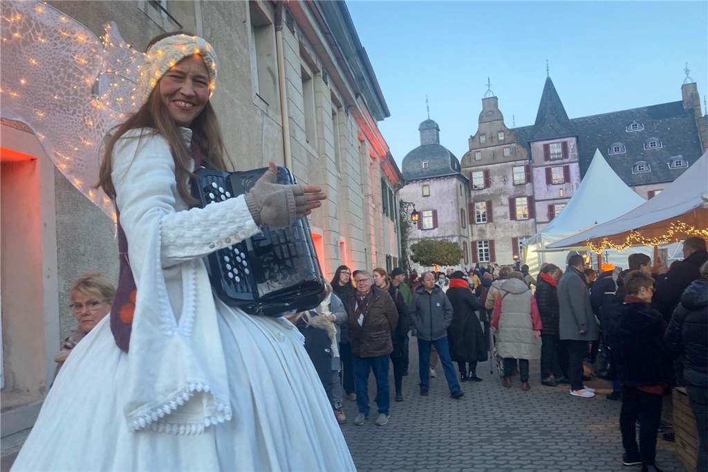 Auch Engel begegnen den Besucherinnen und Besuchern beim Bummel über die "Weihnachtsflair".