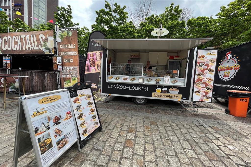 Auch etwas, was man nicht alle Tage zu essen bekommt: „Loukou-Loukou“ verkauft Loukoumades, süße Hefeteigbällchen aus Griechenland, die auch schon für die Teilnehmer der antiken Olympischen Spiele gebacken worden sein sollen.