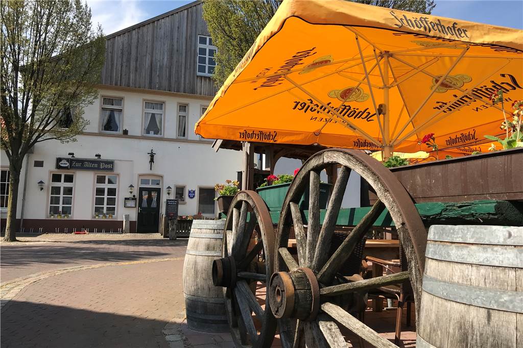 Ammeloe: Familien und Jugendliche fühlen sich wohl, Senioren sind auf Hilfe angewiesen Auch Familie Nienhaus sitzt im Sommer gerne im Biergarten im Dorfkern.