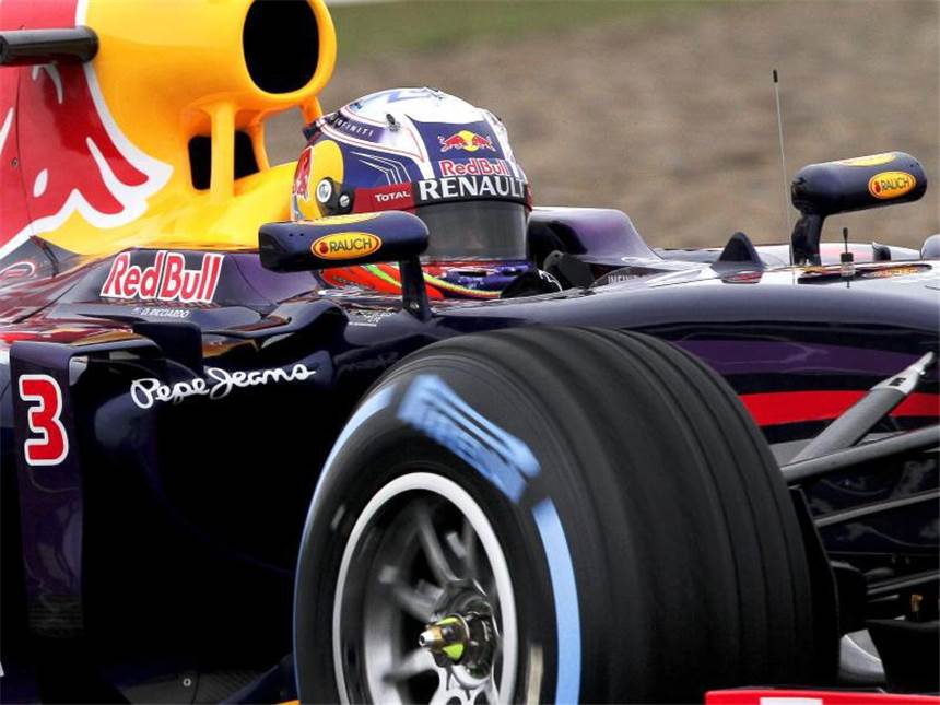 Silberpfeil zuverlässig - Red Bull bricht wieder ab Auch für Daniel Ricciardo lief es mit dem Red Bull Racing bei den Tests nicht besser. Foto: Roman Rios