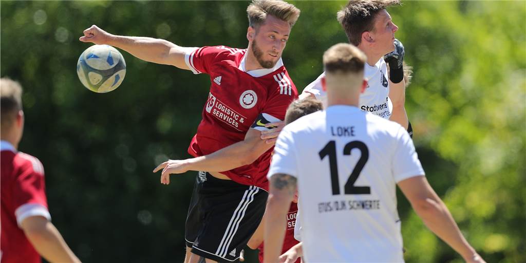 Schwerter Stadtmeisterschaft: VfL Schwerte setzt kurzfristig die Turnierordnung außer Kraft Auch für die Halbfinal- und Endspielpaarungen mit Beteiligung des Geisecker SV (rote Trikots) und des ETuS/DJK Schwerte ergibt sich eine kurzfristige Änderung.